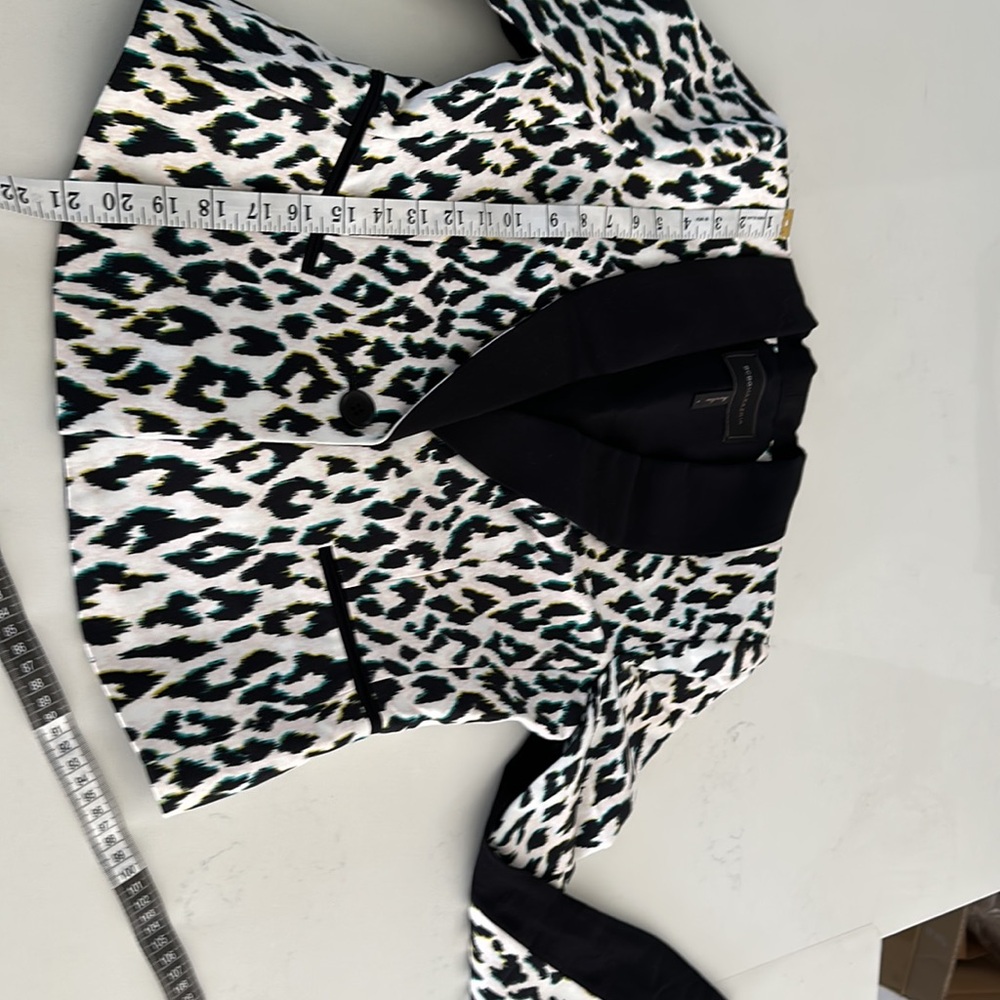 $65 BCBG MAXAZRIA Perfect, Worn once animal print blazer with open back SZ S - Picture 6 of 7